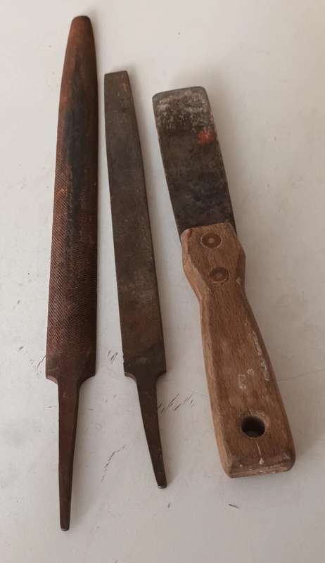 2x Steel Files and Scraper.