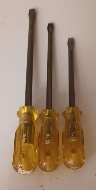 3x Screwdrivers. 300mm, 250mm & 200mm.