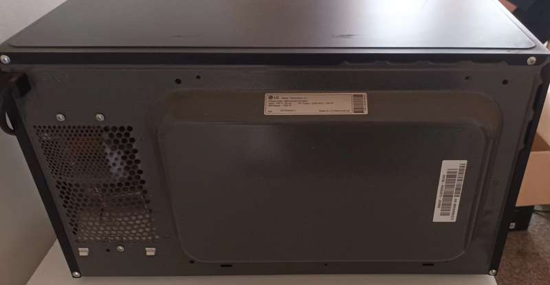 LG 42L Black NeoChef Microwave. Model MS4235GIS. Working. Needs TLC.