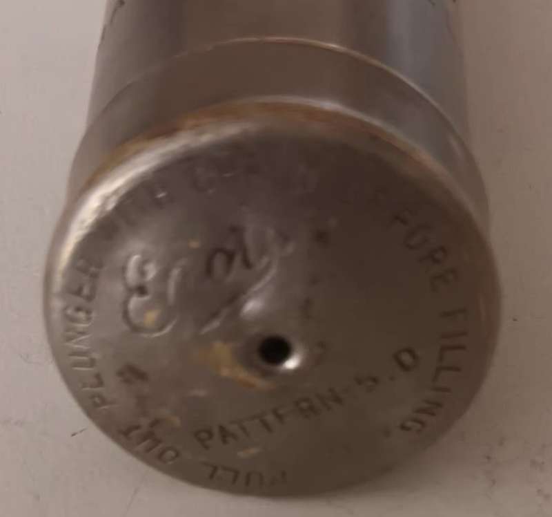 ENOTS Vintage Tecalemit manual Grease Gun. PATTERN 5.D. Made in England. Length 15cm.