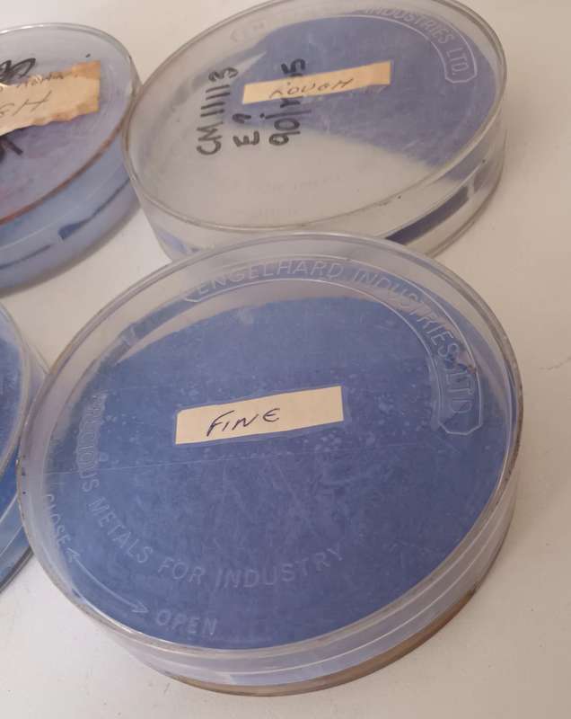 Blue Flux Coarse and Fine Welding Powder.