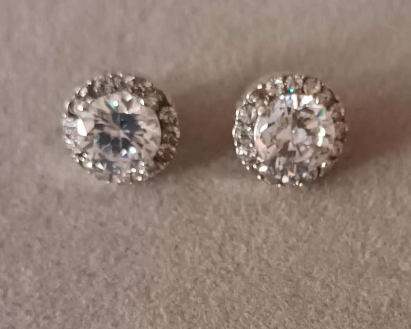 Stunning Clip-On Earrings.