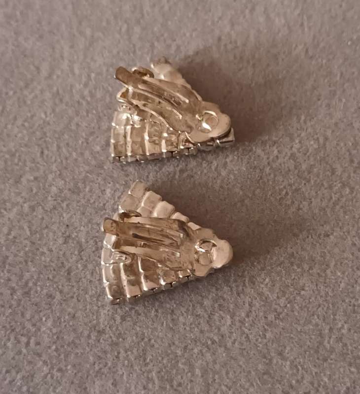 Stunning Clip-On Earrings.