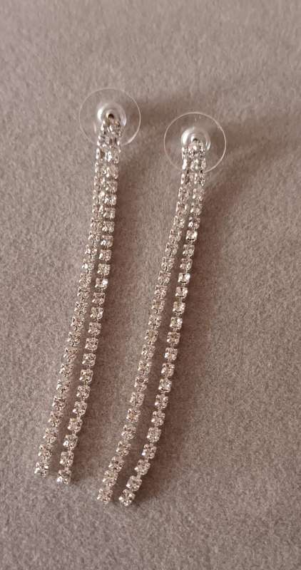 Stunning Dangling CZ Earings.