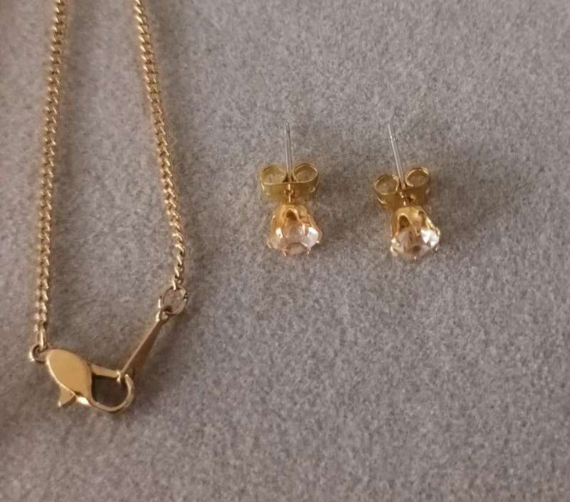 Lovely Gold-Plated Jewellery Set. Necklace 50cm.