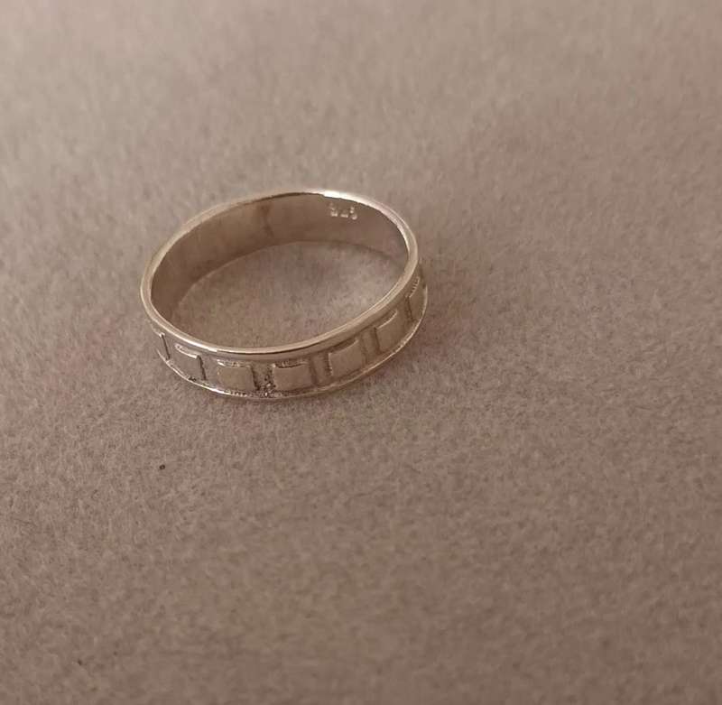 Sterling Silver Ring. Size P/7.5. (17.9mm)