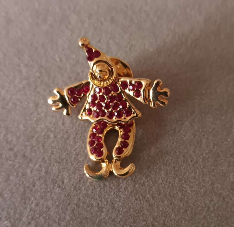 Gold Plated Clown Brooch/Pin with Swinging Legs.