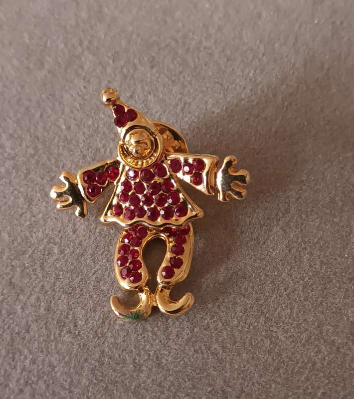 Gold Plated Clown Brooch/Pin with Swinging Legs.