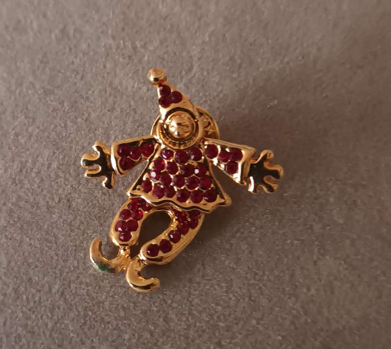Gold Plated Clown Brooch/Pin with Swinging Legs.