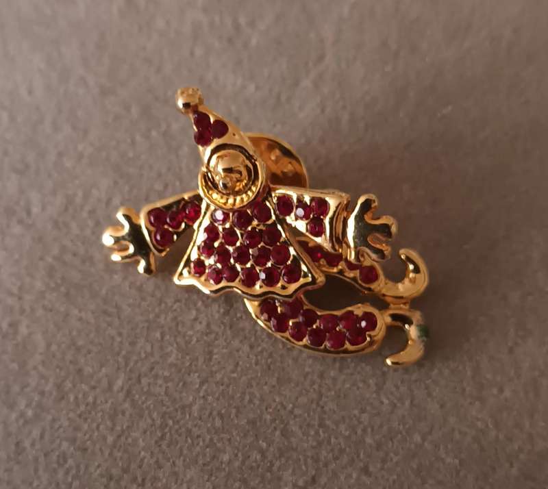 Gold Plated Clown Brooch/Pin with Swinging Legs.