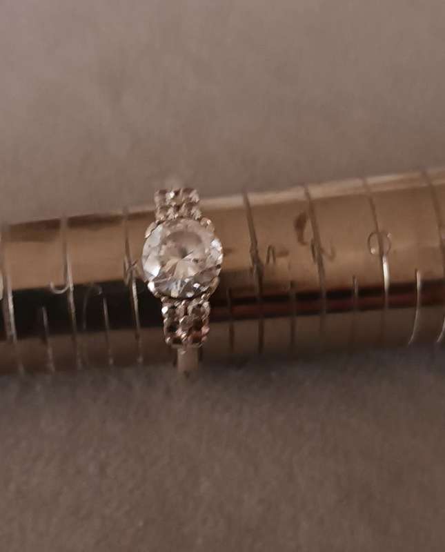 Lovely Sterling Silver Ring with CZ. Size L/5.75. (16.3mm)