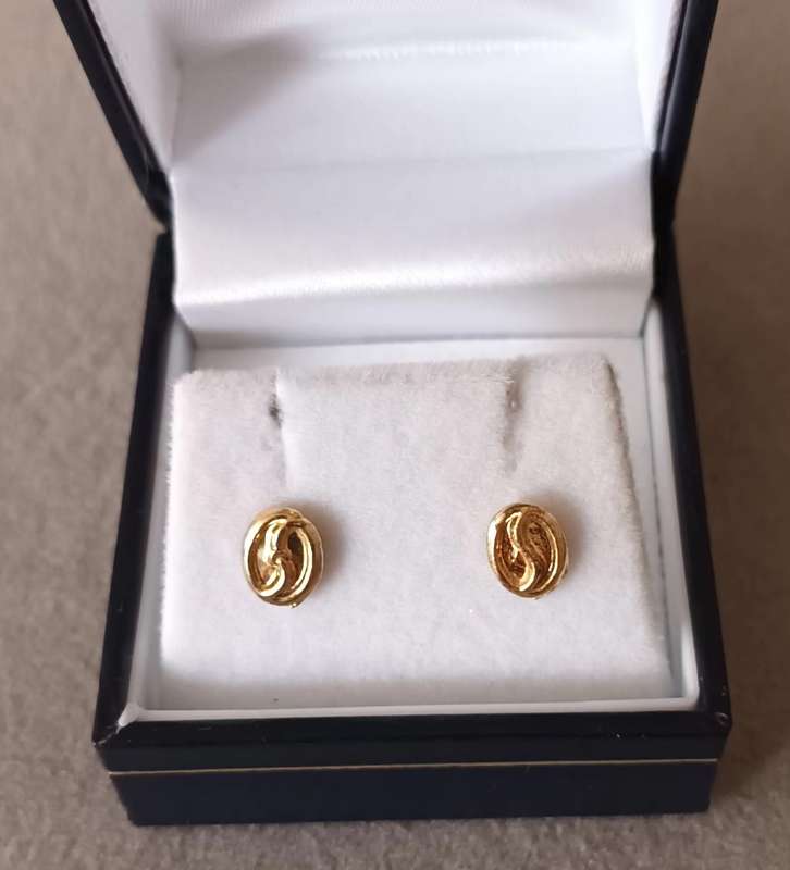 Lovely Gold-Plated Stud Earrings.