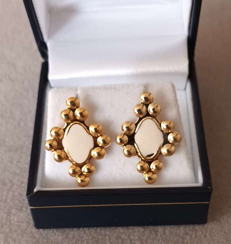 Fashion Gold Plated Earrings. 25x15mm.