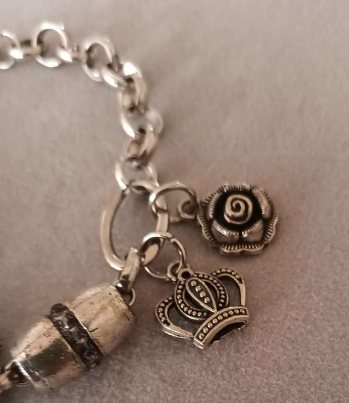Stunning Bulky Fashion Bracelet. Length 20cm.