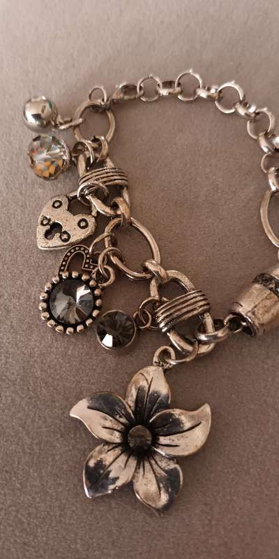 Stunning Bulky Fashion Bracelet. Length 20cm.