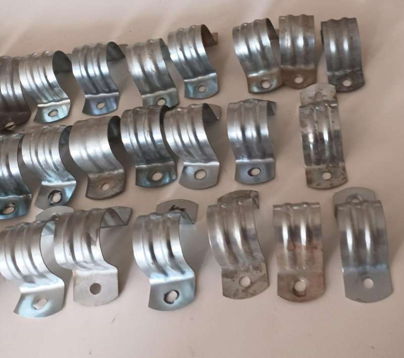33x Heavy Duty 25mm Pipe Straps.