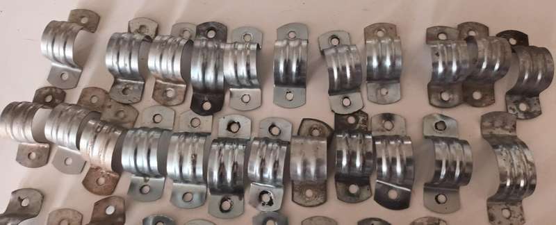 33x Heavy Duty 25mm Pipe Straps.