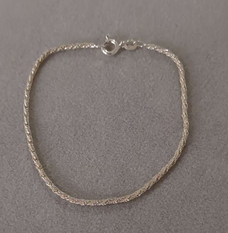 Stunning Sterling Silver Italy Bracelet. Length 18cm.