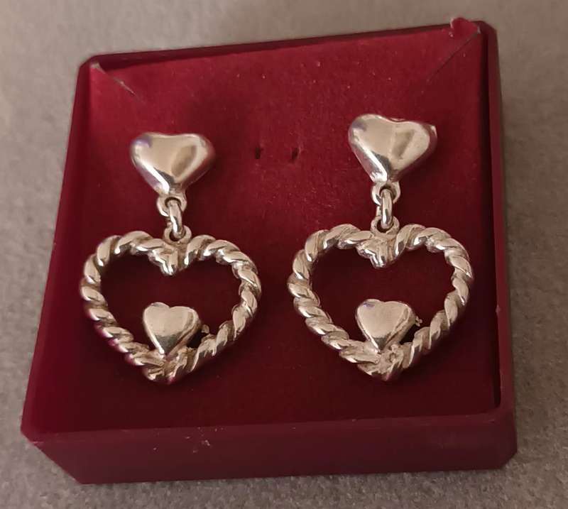 Stunning Sterling Silver Italy Earrings. 30x20mm.