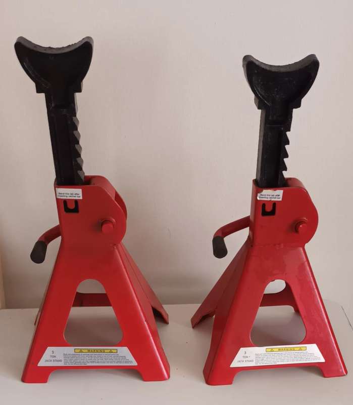 3 Ton Jack Stands x2. Like New.