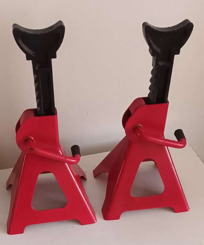 3 Ton Jack Stands x2. Like New.