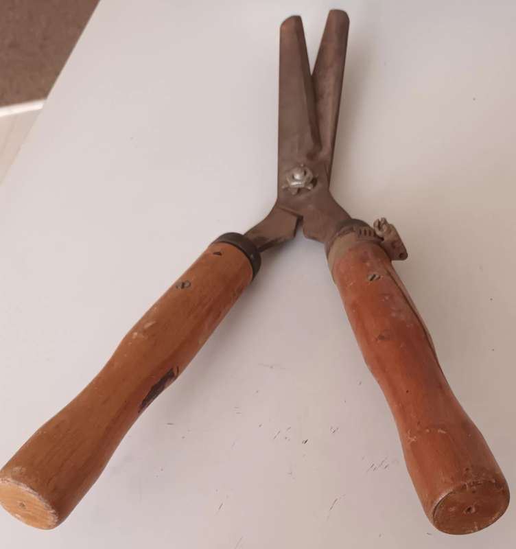 Vintage Round Nose Garden Sheers.