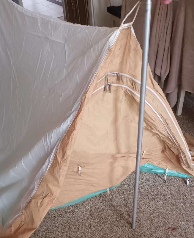 3 MAN HIKER'S TENT MADE BY SEAKING.