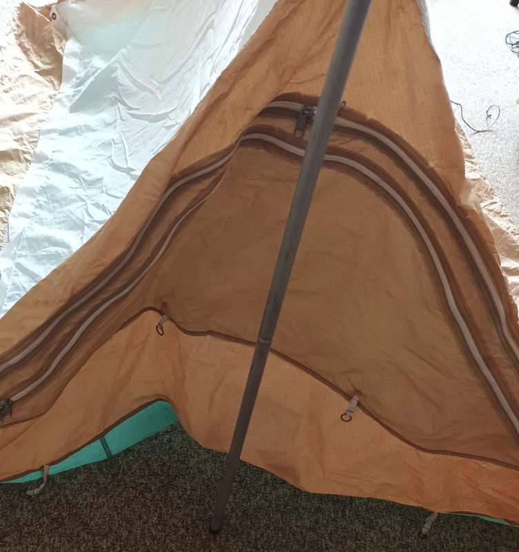 3 MAN HIKER'S TENT MADE BY SEAKING.