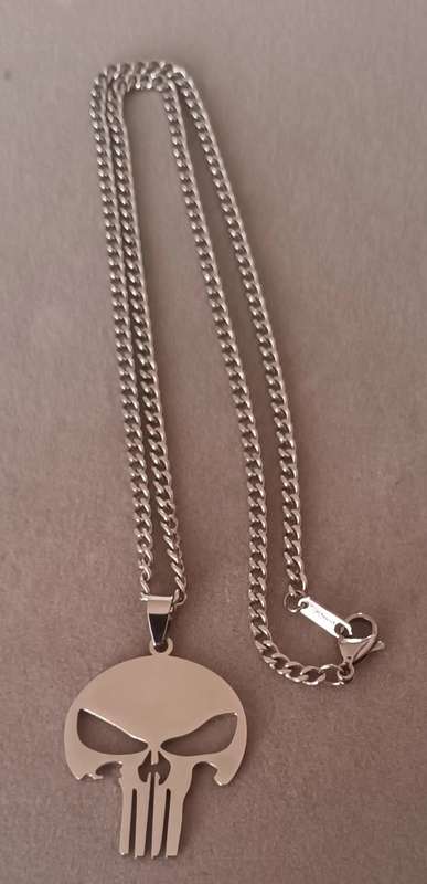 Stainless Steel Necklace. Length 53cm. Pendant 35x32mm.