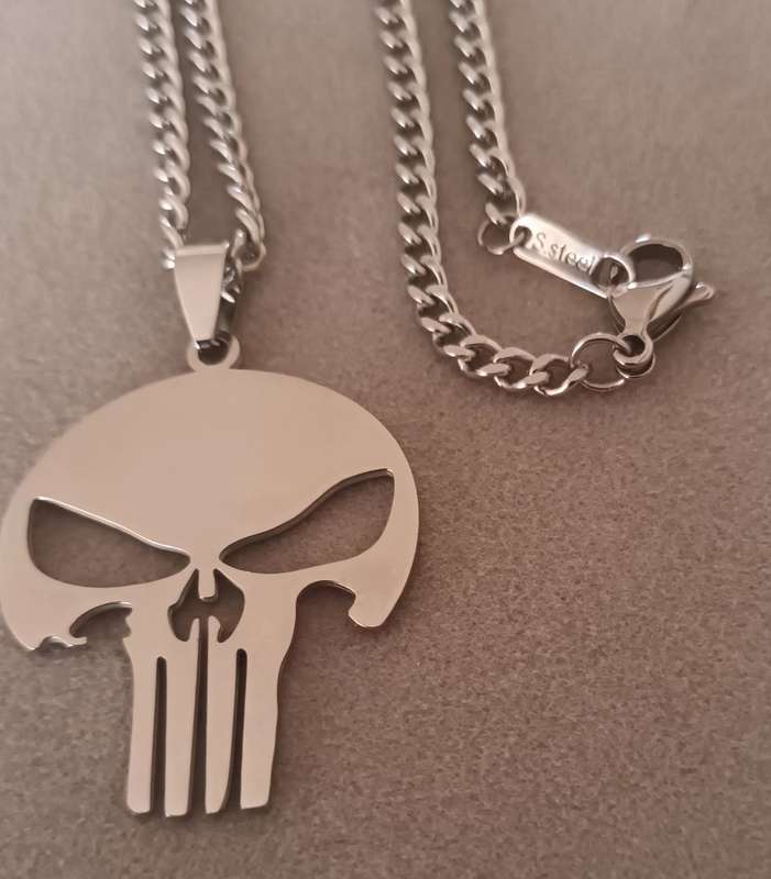 Stainless Steel Necklace. Length 53cm. Pendant 35x32mm.