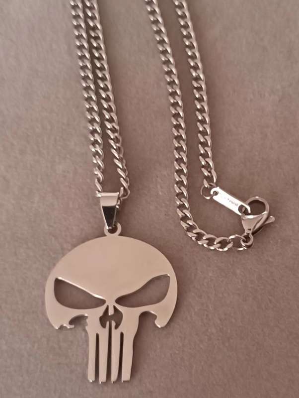 Stainless Steel Necklace. Length 53cm. Pendant 35x32mm.