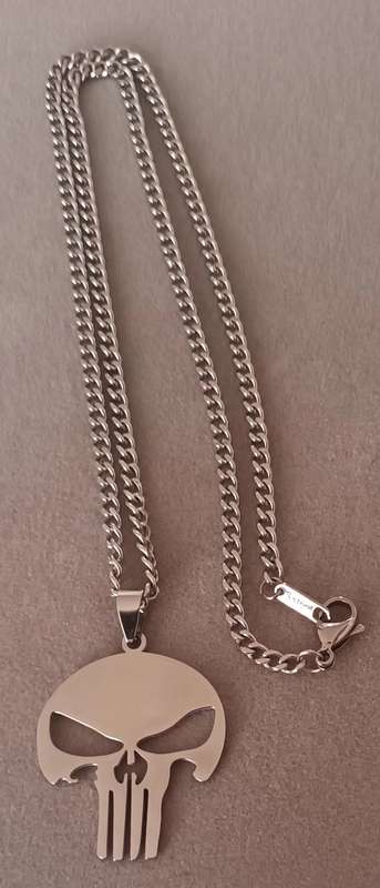 Stainless Steel Necklace. Length 53cm. Pendant 35x32mm.