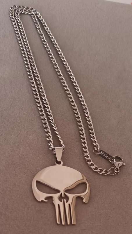 Stainless Steel Necklace. Length 53cm. Pendant 35x32mm.