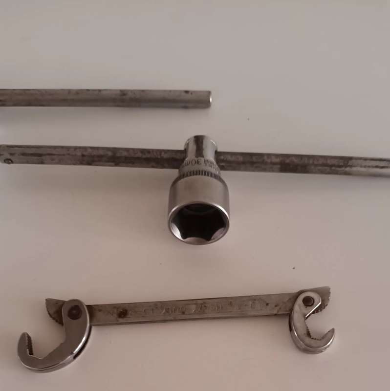 Socket Extenders/Tools.