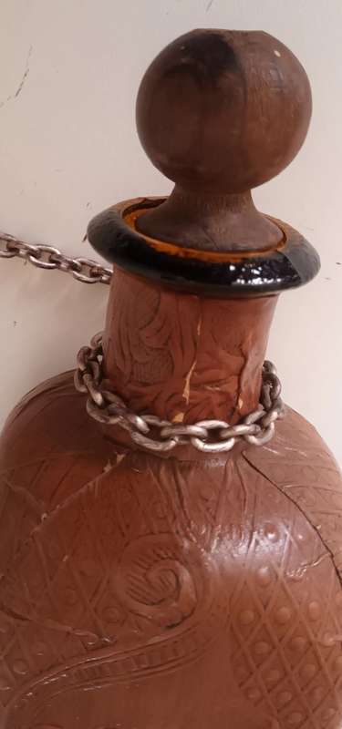 STUNNING VINTAGE MIQUEL DE CERVANTES DECANTER (HAND MADE IN SPAIN). COLLECTABLE.