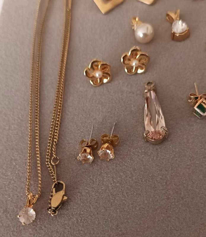 Lot of Gold Plated Jewellery.