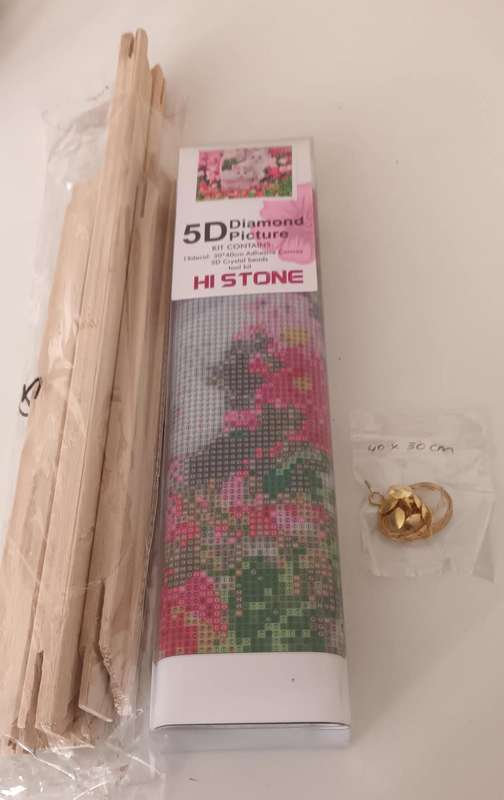 New Diamond Dot Painting with Self Assemble Frame. 40x30cm.