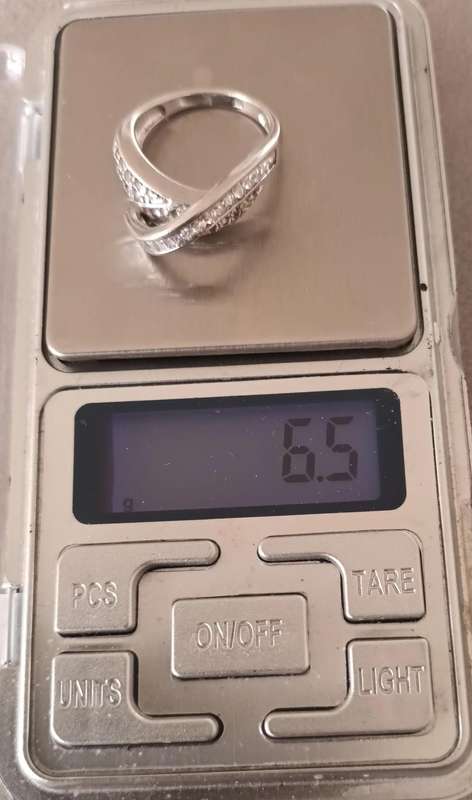 Lovely Sterling Silver Ring. Size P.