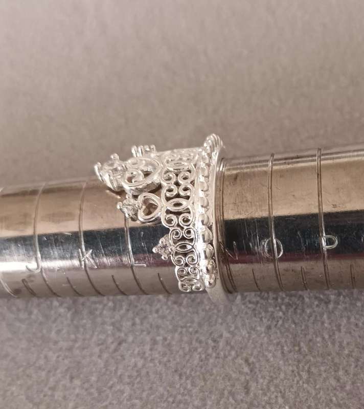 Beautiful Sterling Silver Ring. Size N.