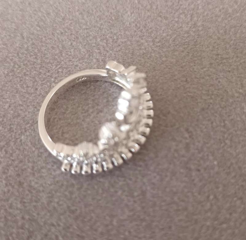 Beautiful Sterling Silver Ring. Size N.