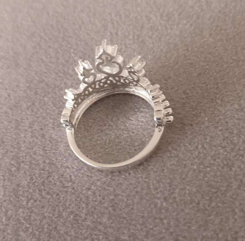 Beautiful Sterling Silver Ring. Size N.