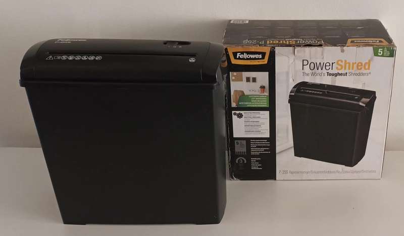 FELLOWES PowerShred P-25S Paper Shedder. Like New.