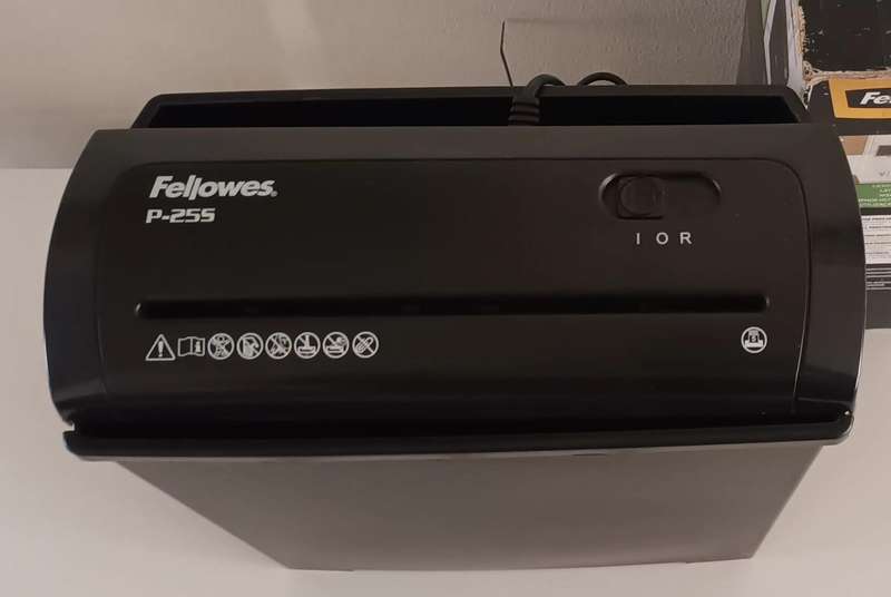 FELLOWES PowerShred P-25S Paper Shedder. Like New.
