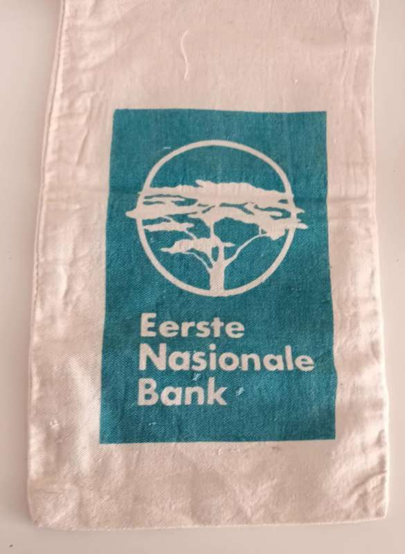 5x Vintage Material Bank Bags.