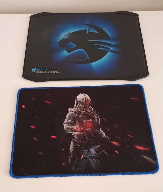 2x Mouse Pads.