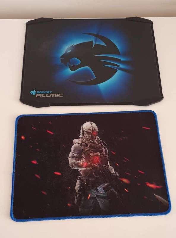 2x Mouse Pads.