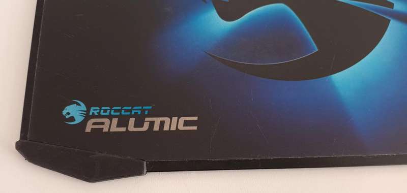 2x Mouse Pads.