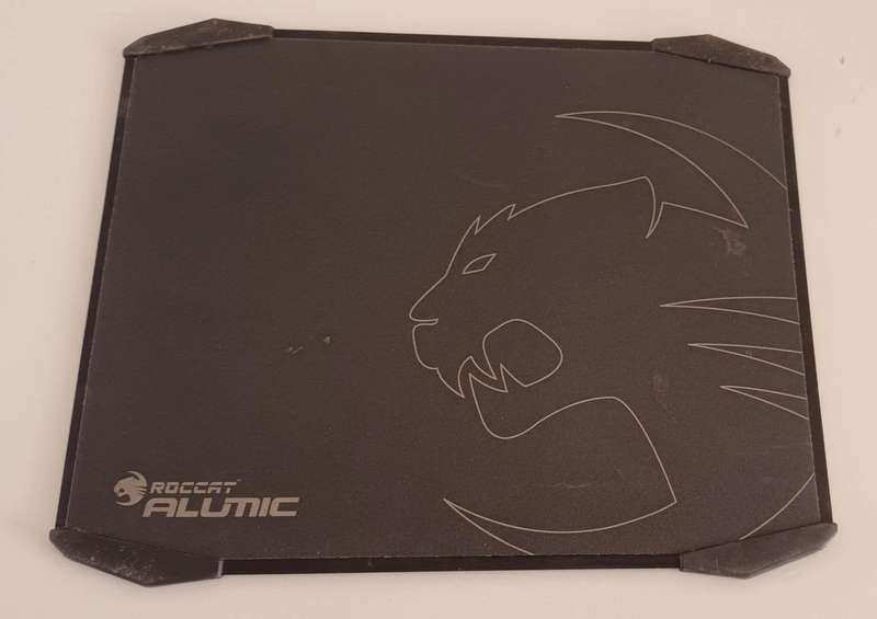 2x Mouse Pads.