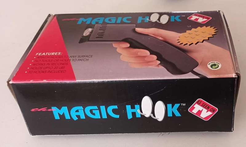 MAGIC HOOK. 8 HOOKS INCLUDED.