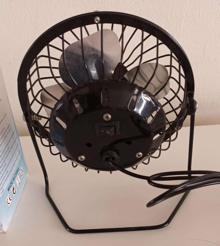 Mini USB Fan. Can take it anywhere with a Power Bank/or use with Laptop/PC.